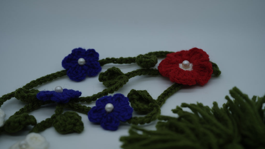 Handmade Crochet Floral Necklace – Elegant Yarn Jewelry