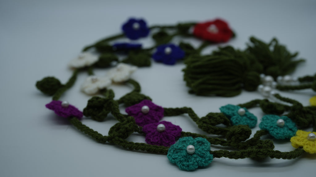 Handmade Crochet Floral Necklace – Elegant Yarn Jewelry
