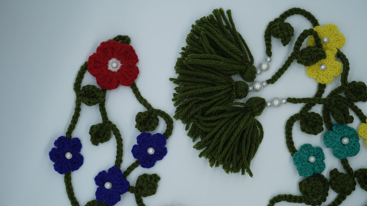 Handmade Crochet Floral Necklace – Elegant Yarn Jewelry