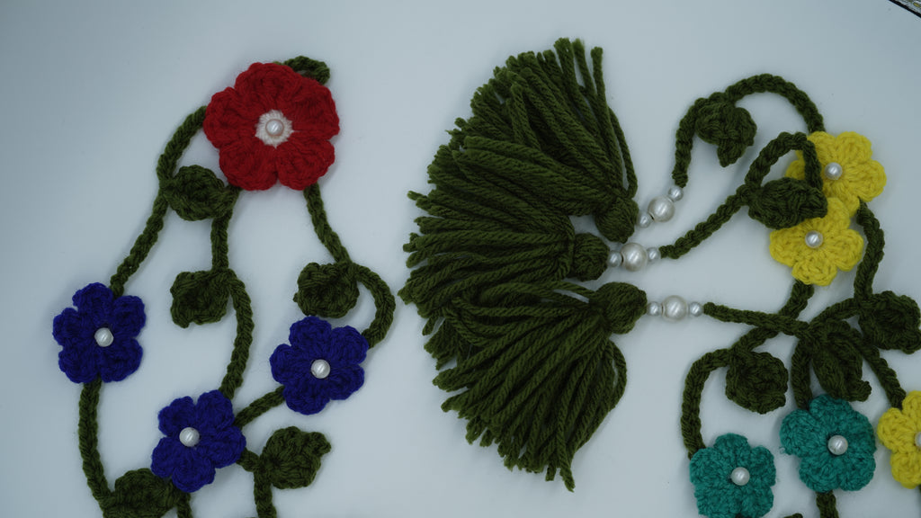Handmade Crochet Floral Necklace – Elegant Yarn Jewelry
